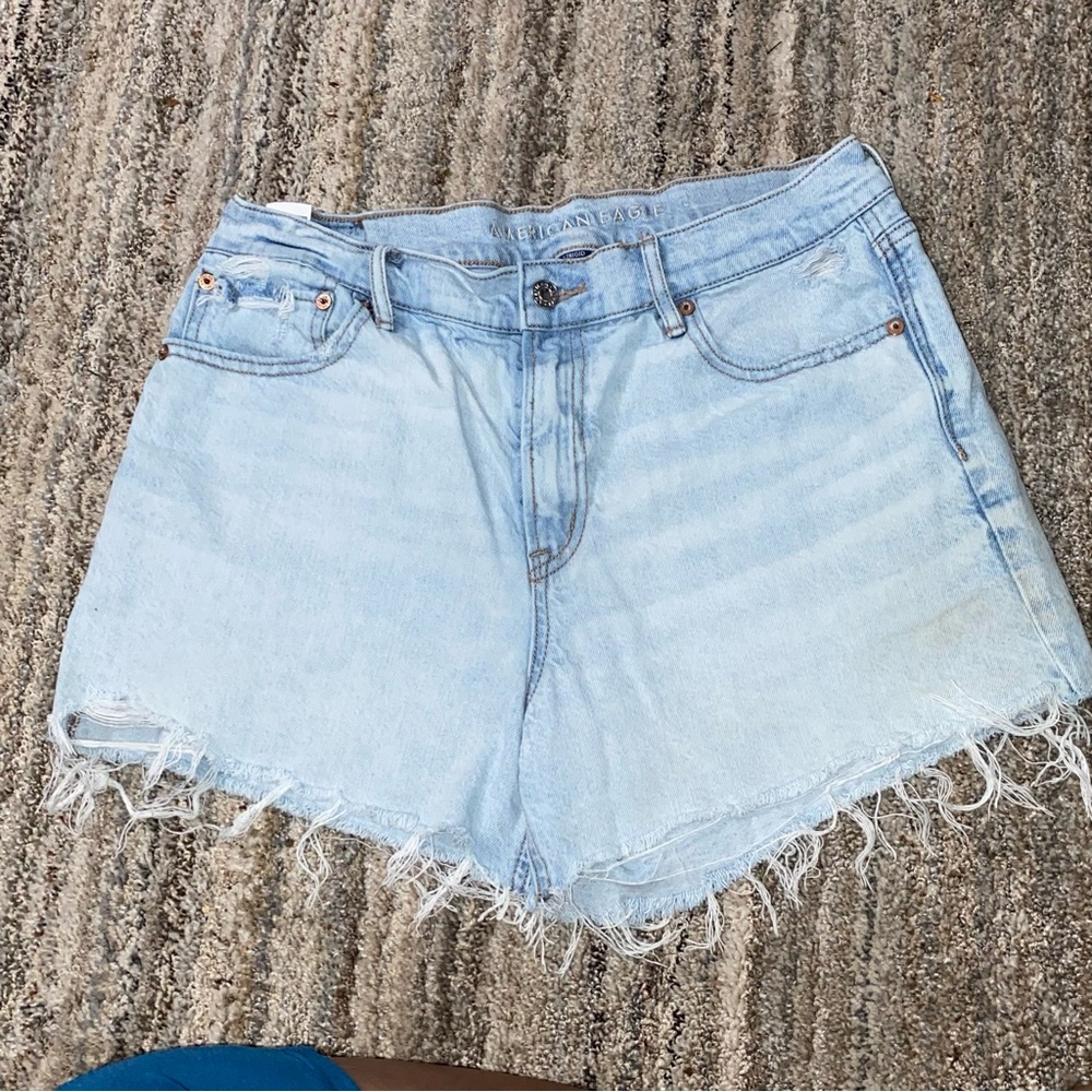 American Eagle Outfitters Light Wash Frayed High-Rise Denim Shorts (44)